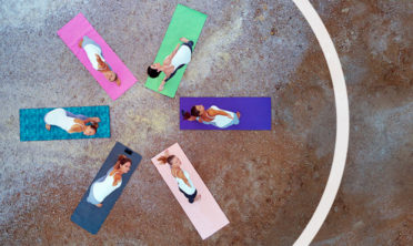 Artikel-Bild: 220810 Sub Header Slide Medizin Und Gesundheit Yoga Strand 1280X540 V4