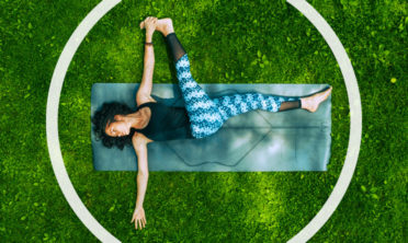Artikel-Bild: 220810 Sub Header Slide Medizin Und Gesundheit Yoga Wiese 1280X540 V4
